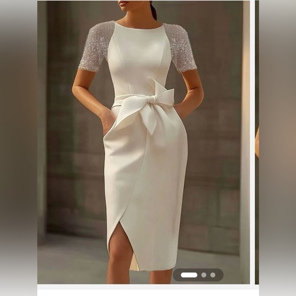 Elegant White Sheath Dress with Crew Neck - Picture 1 of 3